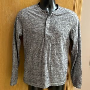 Men’s Lululemon snap Henley … size medium